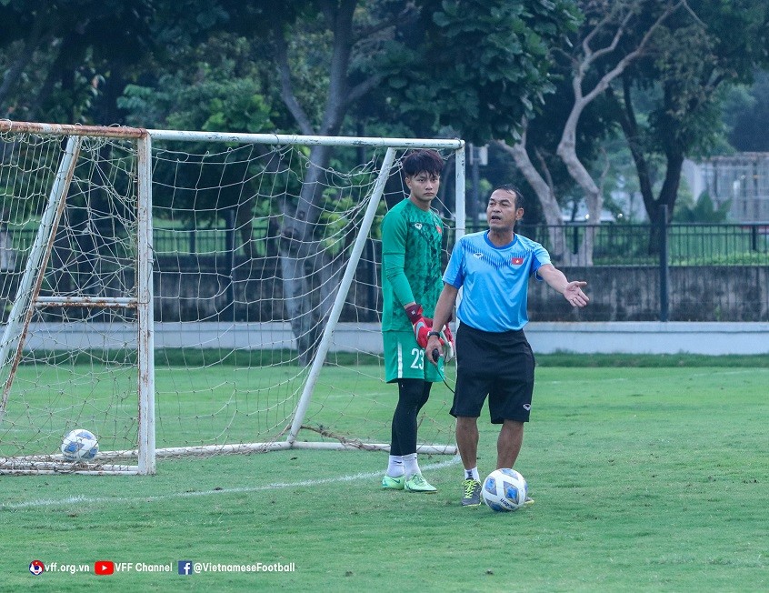 U23 Đông Nam Á 2022: Các cầu thủ U19 Việt Nam trên sân tập tại Indonesia U23 Đông Nam Á 2022: Các cầu thủ U19 Việt Nam trên sân tập tại Indonesia
