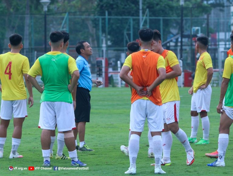 U23 Đông Nam Á 2022: Các cầu thủ U19 Việt Nam trên sân tập tại Indonesia U23 Đông Nam Á 2022: Các cầu thủ U19 Việt Nam trên sân tập tại Indonesia