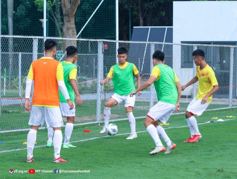 U23 Đông Nam Á 2022: Các cầu thủ U19 Việt Nam trên sân tập tại Indonesia U23 Đông Nam Á 2022: Các cầu thủ U19 Việt Nam trên sân tập tại Indonesia