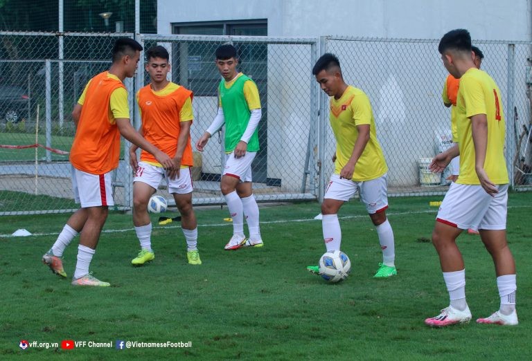 U23 Đông Nam Á 2022: Các cầu thủ U19 Việt Nam trên sân tập tại Indonesia U23 Đông Nam Á 2022: Các cầu thủ U19 Việt Nam trên sân tập tại Indonesia