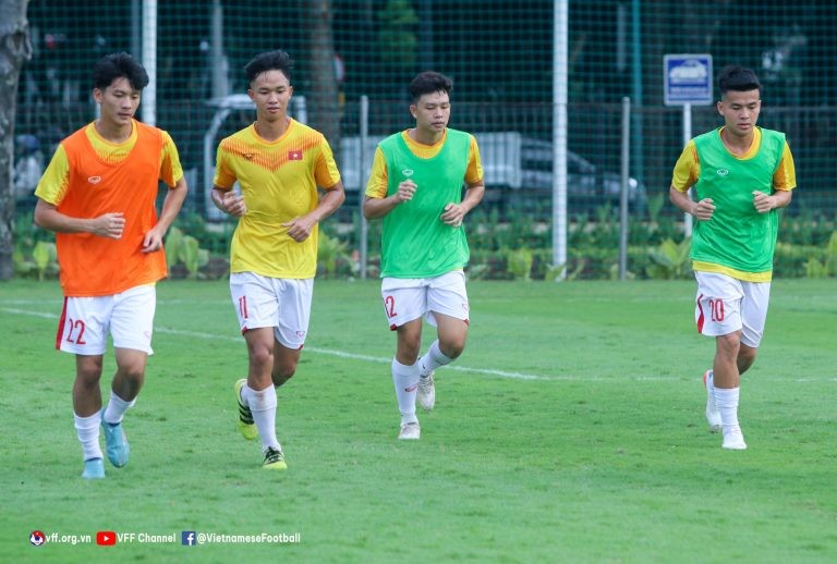 U23 Đông Nam Á 2022: Các cầu thủ U19 Việt Nam trên sân tập tại Indonesia U23 Đông Nam Á 2022: Các cầu thủ U19 Việt Nam trên sân tập tại Indonesia