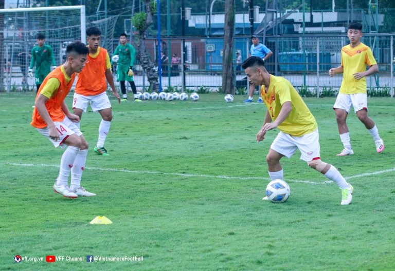 U23 Đông Nam Á 2022: Các cầu thủ U19 Việt Nam trên sân tập tại Indonesia U23 Đông Nam Á 2022: Các cầu thủ U19 Việt Nam trên sân tập tại Indonesia