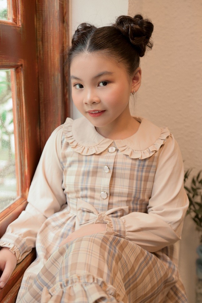 Hoa hậu Ngọc Châu đồng điệu style bánh bèo thực hiện bộ ảnh với các mẫu nhí