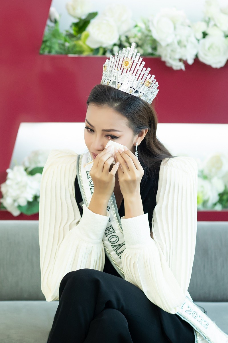 Hoa hậu Hoàn vũ Việt Nam 2022 và hai á hậu giao lưu người hâm mộ