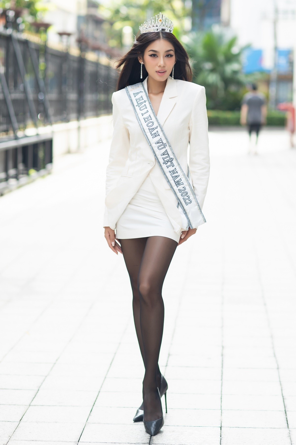 Hoa hậu Hoàn vũ Việt Nam 2022 và hai á hậu giao lưu người hâm mộ