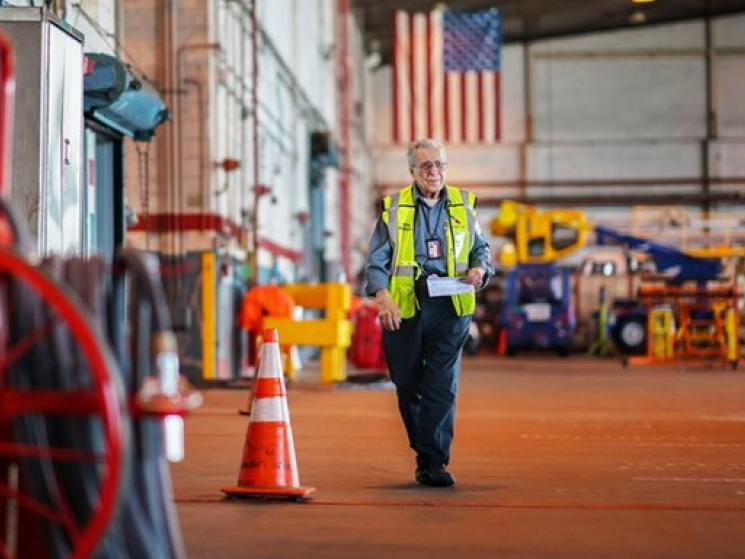 Cụ ông 91 tuổi lập kỷ lục trong nghề cơ khí hàng không