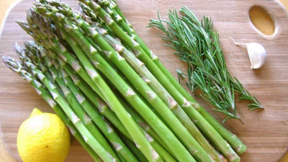 5 thực phẩm giúp giảm cân sau những ngày ăn uống thả phanh