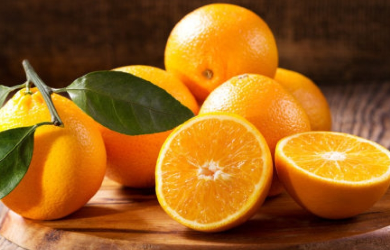 Nghiên cứu mới: Ăn cam thường xuyên giúp giảm nguy cơ mù lòa