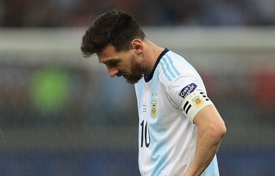 Chủ nhà Brazil đã thao túng cả trọng tài chính và công nghệ VAR ở 'đại chiến' với Argentina?