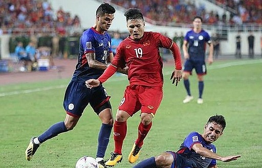 Mải chạy sô quảng cáo, không tập trung chuyên môn, Quang Hải bị bầu Hiển ‘nhắc nhẹ’