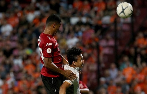 Văn Lâm tỏa sáng giúp Muangthong United giành 3 điểm quý giá