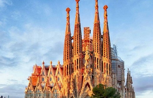 Nhà thờ xây gần 140 năm vẫn chưa xong