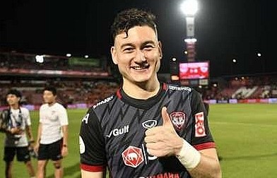 Văn Lâm lọt vào đội hình tiêu biểu ở Thái-League