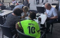 cong phuong ngoi uong cafe giao luu voi ngoi sao liverpool