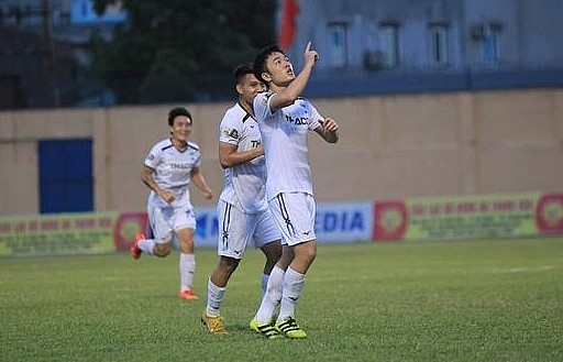 Báo Thái Lan 'lên cơn sốt' sau hai siêu phẩm tại V-League của Xuân Trường