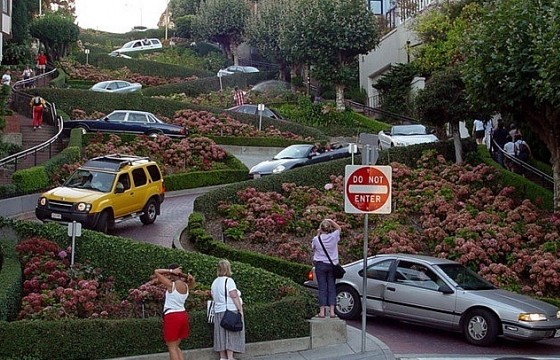 Con dốc gây chóng mặt nhất thế giới, dài 400m nhưng tới 8 đoạn gấp khúc