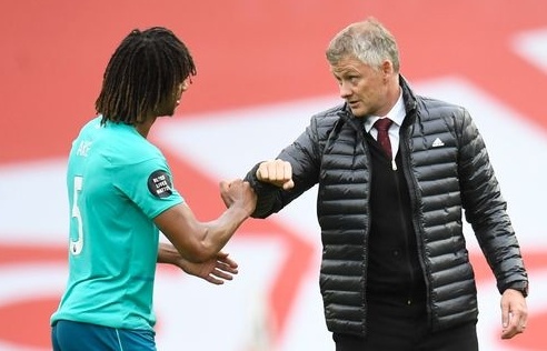 HLV Solskjaer bắn tín hiệu chuyển nhượng, fan Man Utd phát sốt