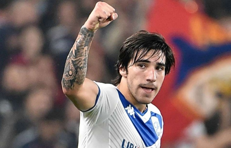 Real Madrid 'xát muối' vào Barca