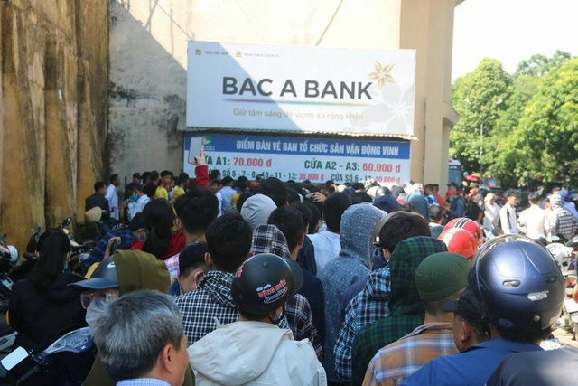 Báo Thái lại choáng với hình ảnh và số lượng khán giả tại V League bao thai lai choang voi hinh anh va so luong khan gia tai v league