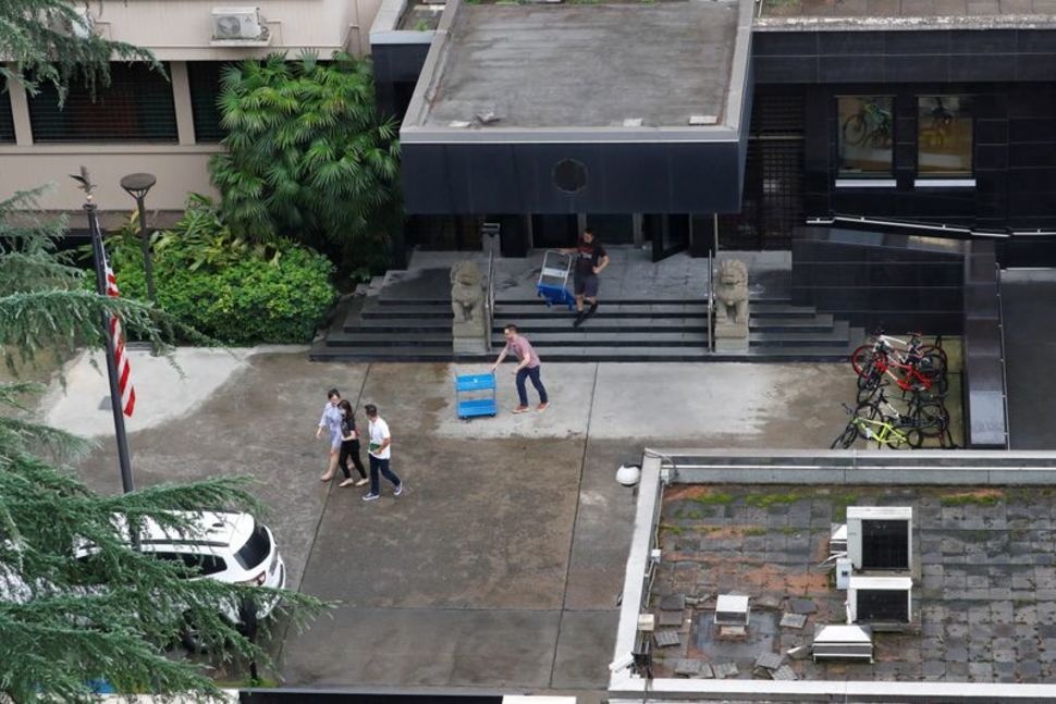 Nhân viên ngoại giao Mỹ sẵn sàng rời Thành Đô Trung Quốc Tổng Lãnh sự quán Trung Quốc tại Houston chính thức đóng cửa nhan vien ngoai giao my san sang roi thanh do trung quoc tong lanh su quan trung quoc tai houston chinh thuc dong cua