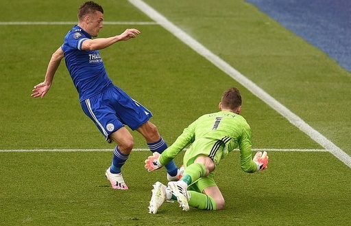 Jamie Vardy giành danh hiệu Chiếc giày vàng trong ngày buồn của Leicester City
