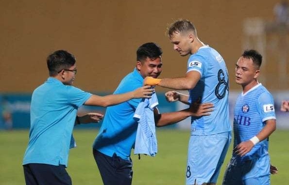 Đà Nẵng thiết quân luật trong tâm dịch Covid-19, V-League hoãn vô thời hạn