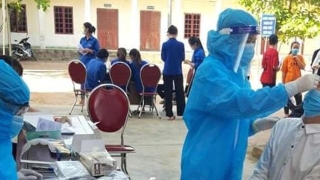 Covid-19: Nghệ An ghi nhận bệnh nhân tử vong đầu tiên; F0 không rõ nguồn lây ở Bắc Giang giao lưu tại quán bia