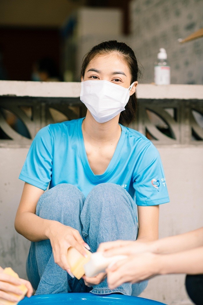 Covid-19: Dàn hoa hậu, á hậu tại TP. Hồ Chí Minh nấu cơm từ thiện Covid-19: Dàn hoa hậu, á hậu tại TP. Hồ Chí Minh nấu cơm từ thiện