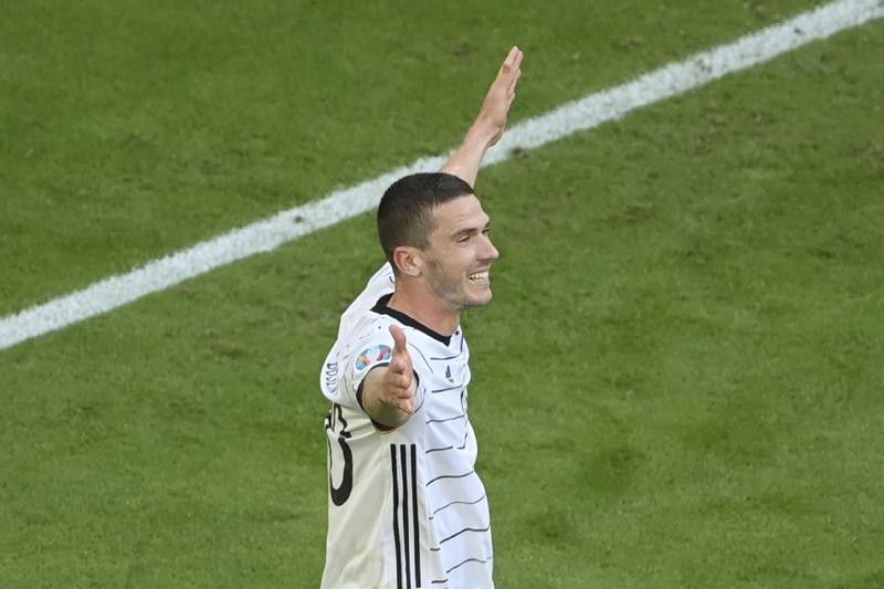 Chuyển nhượng cầu thủ: Chuyển nhượng cầu thủ: