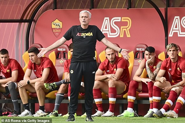 HLV Jose Mourinho có chiến thắng 10-0, trận ra mắt AS Roma