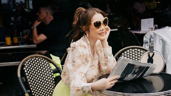 Dạo phố châu Âu, Lý Nhã Kỳ kết hợp trang sức bình dân và phụ kiện hàng hiệu