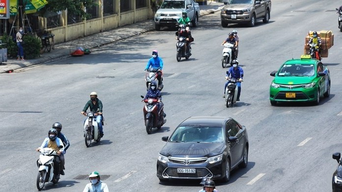 Dự báo thời tiết đêm nay và ngày mai (11-12/7): Hà Nội mưa vài nơi; Bắc Bộ, Trung Bộ mưa to cục bộ; Tây Nguyên, Nam Bộ có nơi mưa rất to