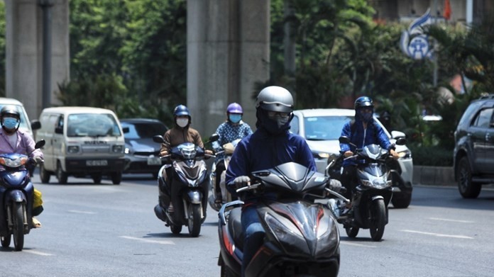 Dự báo thời tiết đêm nay và ngày mai (15-16/7): Hà Nội, Bắc Bộ, Trung Bộ nắng nóng; Trung-Nam Trung Bộ, Tây Nguyên, Nam Bộ mưa dông rải rác