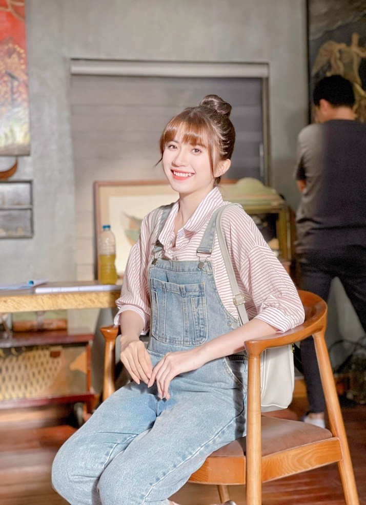 Thương ngày nắng về: Thời trang sinh viên của cô út Vân Vân