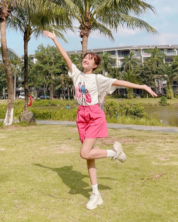 Thương ngày nắng về: Thời trang sinh viên của cô út Vân Vân