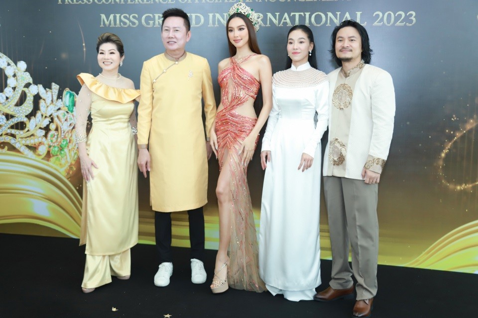 Hoa hậu Thùy Tiên xuất hiện cùng dàn người đẹp Việt tại họp báo Miss Grand International 2023