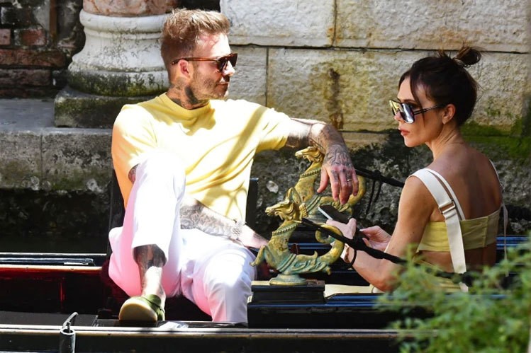 Các con đã lớn, Beck và Vic tạm gác công việc sang một bên, thảnh thơi đi du lịch cùng nhau.