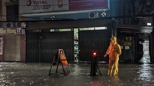 Dự báo thời tiết đêm nay và ngày mai (6-7/7): Hà Nội có lúc mưa rào; Bắc Bộ, Bắc Trung Bộ mưa to đến rất to; Trung và Nam Trung Bộ nắng nóng gay gắt