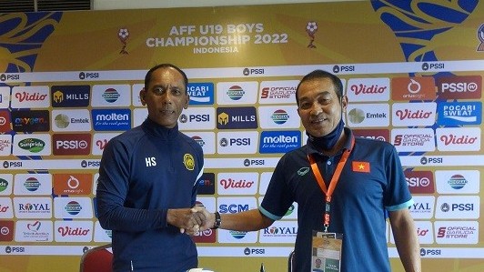 HLV Đinh Thế Nam chia sẻ những lợi thế của U19 Việt Nam và tôn trọng đội U19 Malaysia