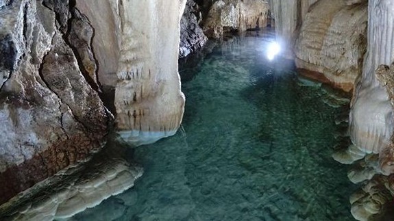 Trung Quốc: Bí ẩn những khối đá hình đám mây trong hang động mới phát hiện