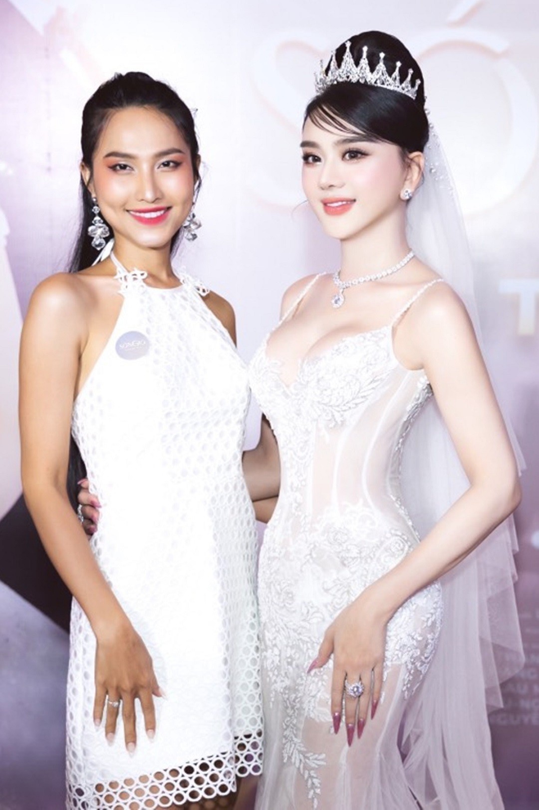 Lâm Khánh Chi xinh đẹp ra mắt phim 'Sóng gió tình ta' Lâm Khánh Chi xinh đẹp ra mắt phim 'Sóng gió tình ta'