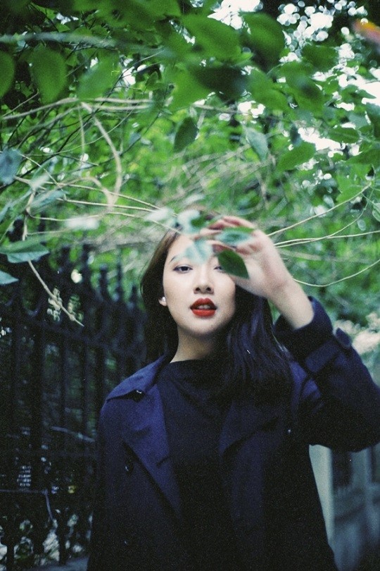 Hoa Đan chuộng chụp ảnh máy phim. Bản thân cô cũng biết chụp ảnh và thường mang theo máy ảnh phim trong các chuyến đi.