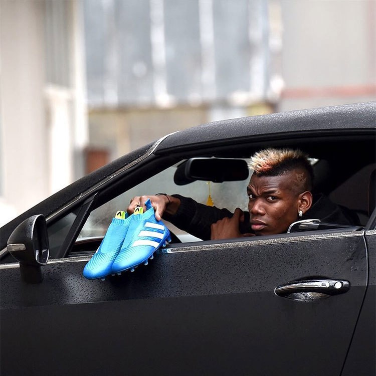 Tân binh Paul Pogba của Juventus hưởng lương hơn 15 triệu bảng mùa trước trong khi bộ sưu tập xe của anh trị giá 1,6 triệu bảng. Tiền vệ người Pháp thi đấu tổng cộng 1.897 phút (31,6 giờ) mùa trước nên ra sân ba giờ 21 phút và 16 giây là đủ tiền mua xe.