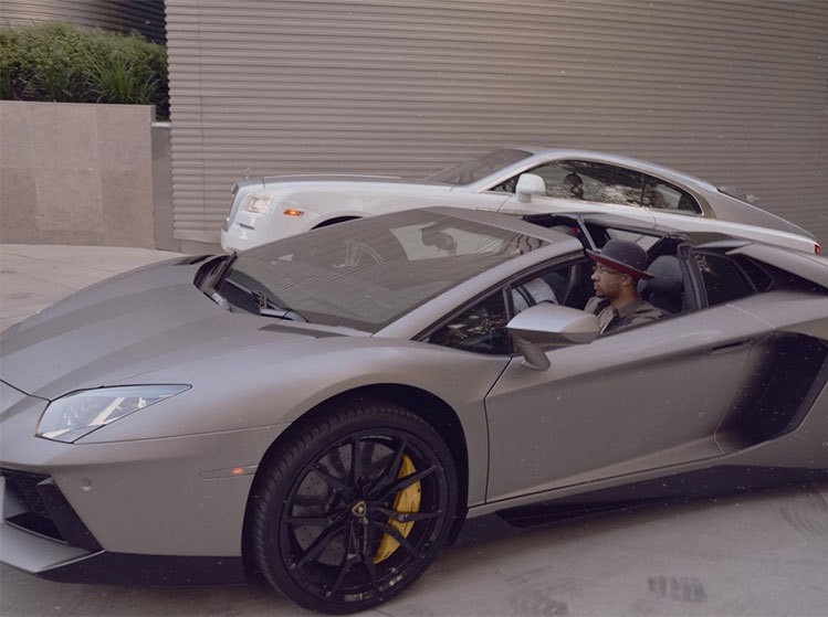 Bộ sưu tập xe của Memphis Depay trị giá hơn 1,2 triệu bảng. Với mức lương 8,2 triệu bảng ở Barca năm ngoái, sao Hà Lan thi đấu 7 giờ, 7 phút và 23 giây là đủ thanh toán tiền xe. Mùa giải trước, Depay ra sân 2.923 phút (48,7 giờ).