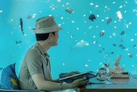 Ca sĩ Quang Vinh thảnh thơi ngắm cảnh Maldives và nhìn cá mập bơi ở nhà hàng dưới biển