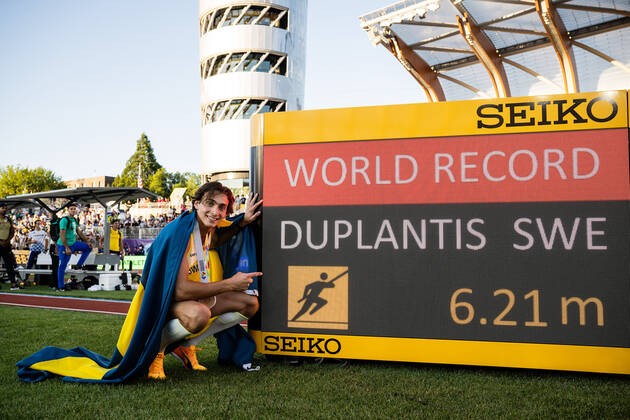 VĐV người Thụy Điển phá kỷ lục thế giới môn nhảy sào của chính mình