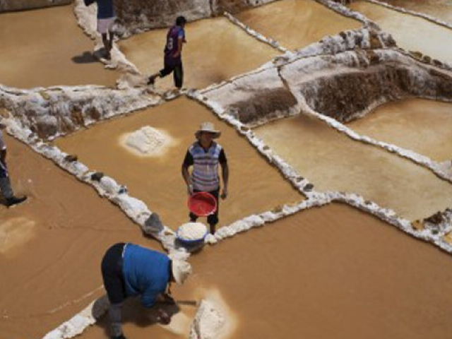 Peru: Khó tin cánh đồng muối… trên đỉnh núi 3.000m