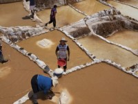 nhung ngon nui co dinh bang phang nhu mat ban