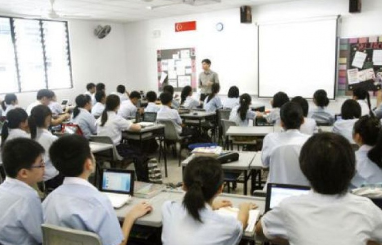 Singapore: Học sinh tiểu học mua đồ bằng đồng hồ thông minh