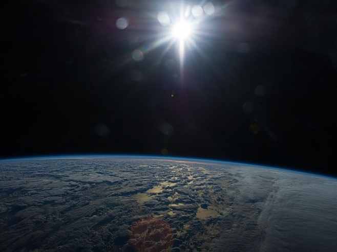 Hai nhà du hành vũ trụ đi bộ 7 giờ rưỡi trong không gian